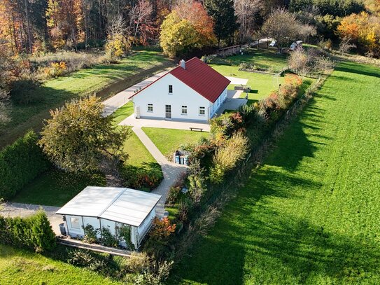 Traumhaftes Landhaus mit 230m² Wfl. auf 1808m², neuwertig, energie-effizient, idyllischer Alleinlage direkt am Wald, Ba…