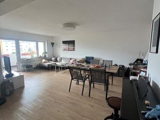 Helle, sanierte, großzügige 3 Zimmer Wohnung in Campusnähe