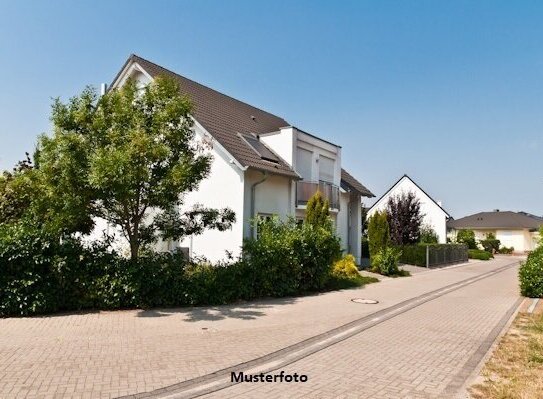 2-Familienhaus mit Terrasse und Garage