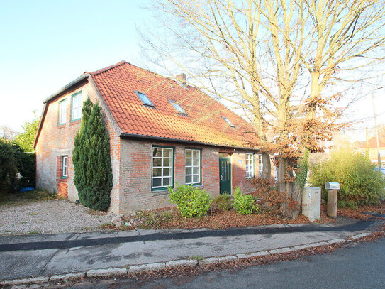 Reinfeld: Charmantes Handwerkerhaus in zentraler Lage am Neuhöfer Teich sucht neuen Eigentümer!