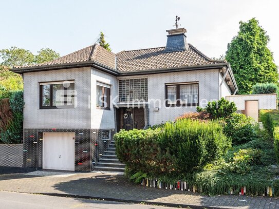 Einzigartiges, freistehendes Einfamilienhaus mit großem Garten!