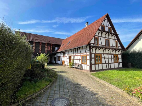 Ihr Wohntraum! Wunderschönes, großes Zweifamilienwohnhaus im Fachwerkstil mit sehr großem Garten