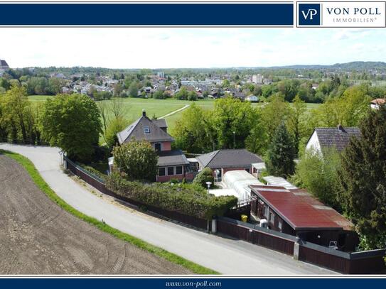 Einzigartige Lage im Grünen und doch zentral: Historisches Stadthaus auf stattlichem Grundstück