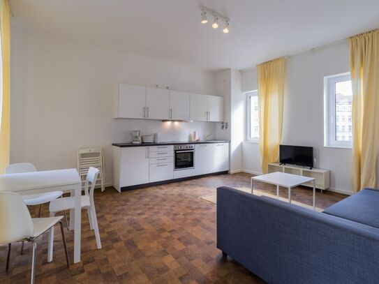 Schöne helle 3-Zimmer Wohnung mit Balkon am Hermannplatz