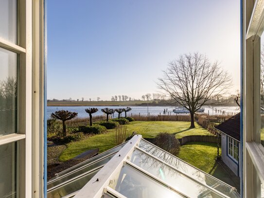 Wohnen mit Weitblick über die Schlei - privates Wassergrundstück mit eigener Bootsanlegestelle