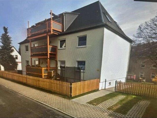 Provisionsfrei: Traumhafte, großzügige 2-Zimmer-DG-Wohnung mit Balkon u. Gartennutzung/ Stellplatz