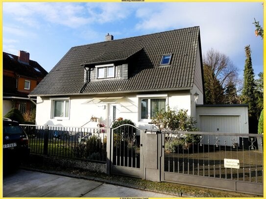 Tegel-Süd! Gepflegtes Einfamilienhaus (Massivbau 1961 u.71) mit großem Sonnengarten