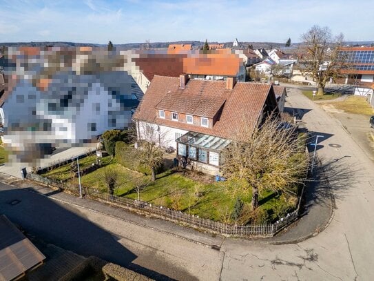 Zweifamilienhaus mit Ausbaupotenzial in ruhiger Lage von Suppingen