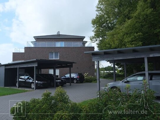 Erdwärme, Photovoltaik, Wallbox: Moderne, neuwertige Oberwohnung mit Carport und Balkon