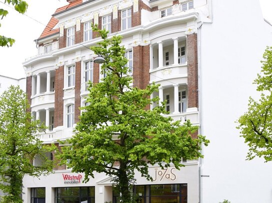 Schicke Altbauwohnung im Herzen von Kiel. Zentral. Komfortabel. Aufzug. Toller Blick!