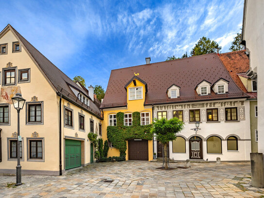 HISTORISCHER EINFAMILIEN-STADTHAUS-TRAUM BJ 1600 MIT 3 WEITEREN EINLIEGERWOHNUNGEN