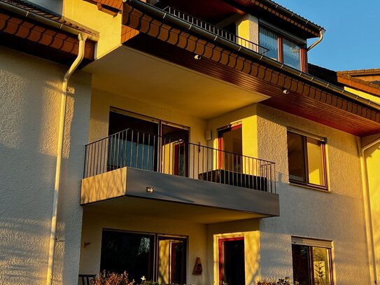 Sonnige Aussichten! Obergeschosswohnung mit wunderschönem Balkon und Blick ins Grüne