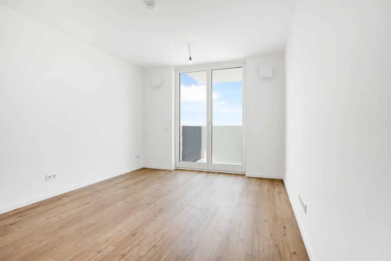 Unmöbliert 1 Zimmer Studio mit Balkon - 25 Min. vom Alexanderplatz - Photo 1