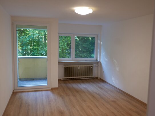 Sonnige 1-Zimmer-Wohnung mit Blick ins Grüne in München zur Eigennutzung oder als Kapitalanlage!