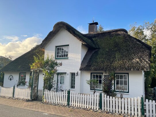 Idyllische Reetdachkate: Ihr Traumhaus auf dem Land