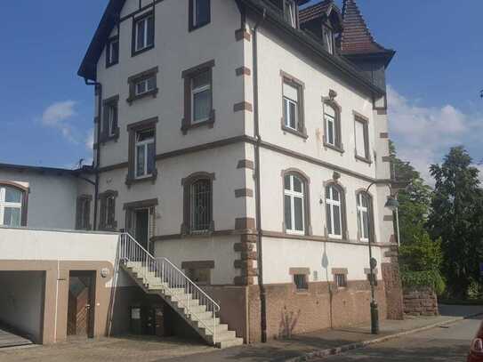 Stadtvilla statt Wohnblock – Zimmer im alten Zähringer Bahnhof