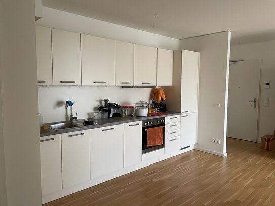 3-Zimmer-Wohnung mit Balkon, Einbauküche und Badewanne in Berlin Weissensee