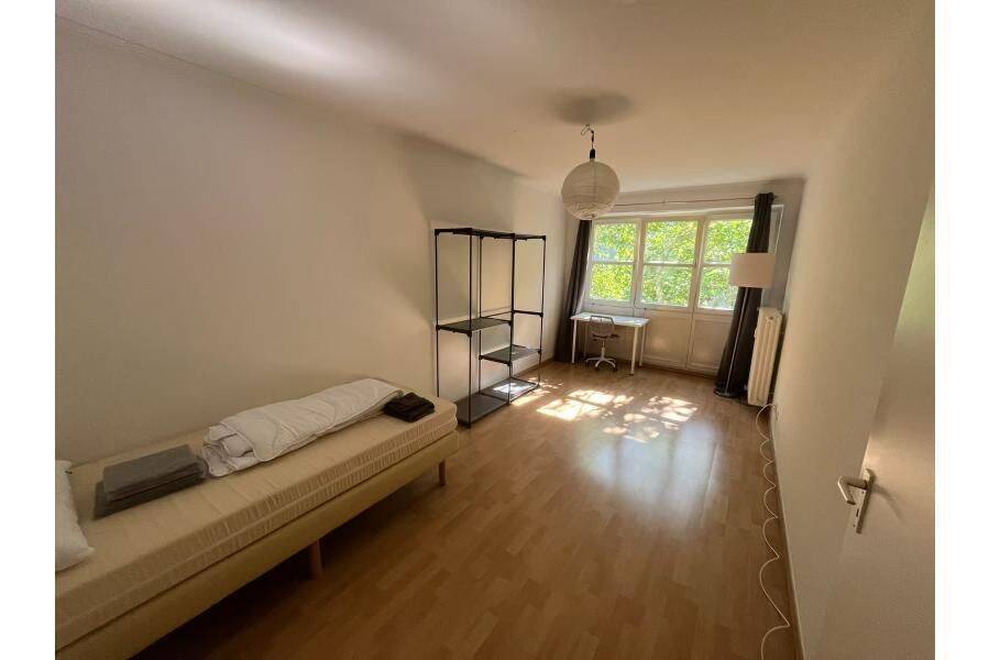 Helles Zimmer in Jungs-WG in Berlin- Wilmersdorf – fußläufig zum Ku’damm, möbliert - Photo 1