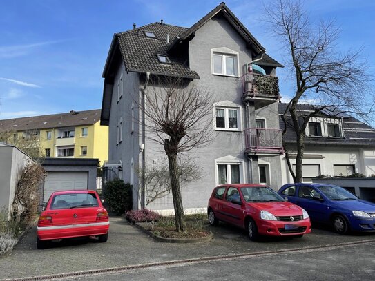 Erdgeschosswohnung mit Garten und Garage