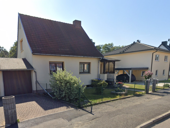 Einfamilienhaus am Wald mit großem Grundstück