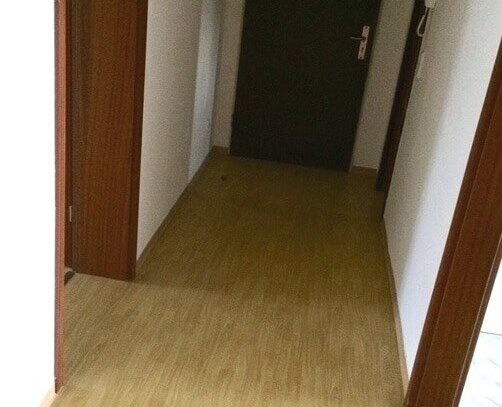 Sehr schöne preiswerte 3-R-Wohnung mit BLK.in MD-Sudenburg ca.74,09m² zu vermieten.