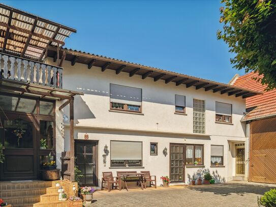 Charmantes Bauerhaus mit idyllischem Innenhof und großer Scheune in Gabsheim