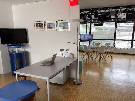 Eigenes Büro im Creative Space mit Besprechungsraum und Filmstudio - All-in-Miete