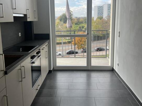 Die perfekte WG-Wohnung mit moderner EBK und schönem Balkon in Uni-Nähe! Aufzug!