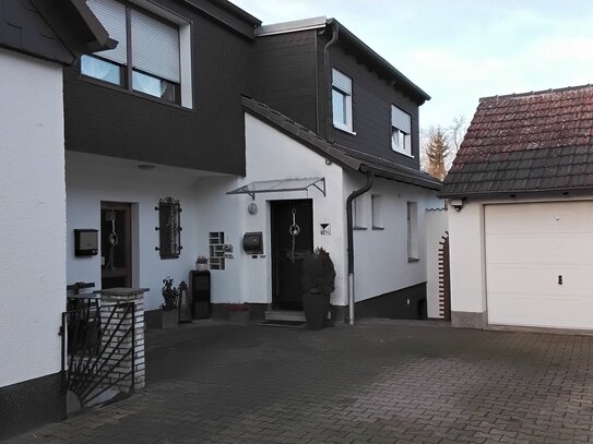 2 Familienhaus mit viel Wohnraum und großem Garten