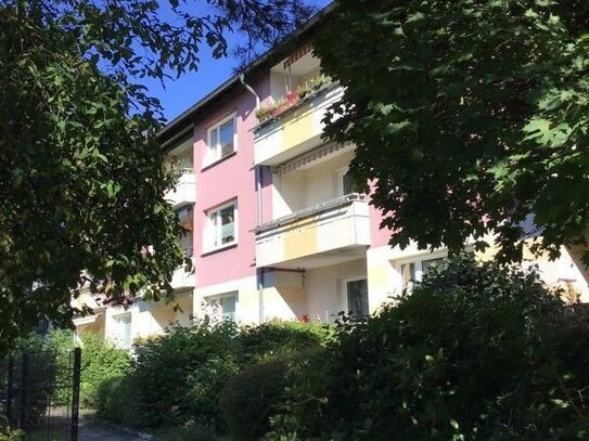 Freundliche 3-Raum-Wohnung im Grünen mit Balkon!