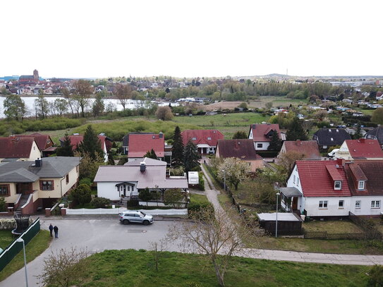 Einfamilienhaus mit 2 Garagen