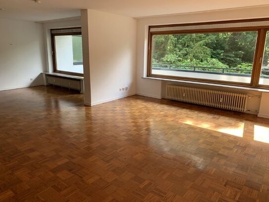 Großzügige 3-Zimmer Wohnung im 1. OG mit Balkon!