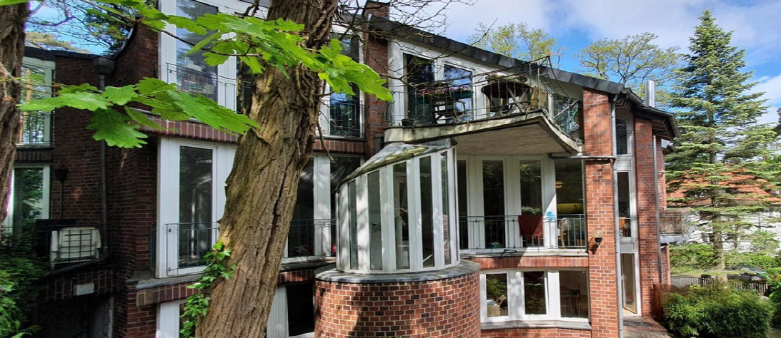Architektonisch besondere 4-Zimmer-Maisonette mit Terrasse & Balkon in Berlin-Frohnau - Foto 1