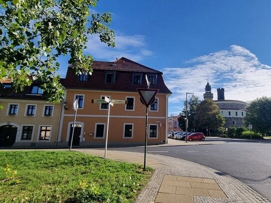 Einfamilienhaus mit großer Gewerbeimmobilie in bester Lage zu verkaufen