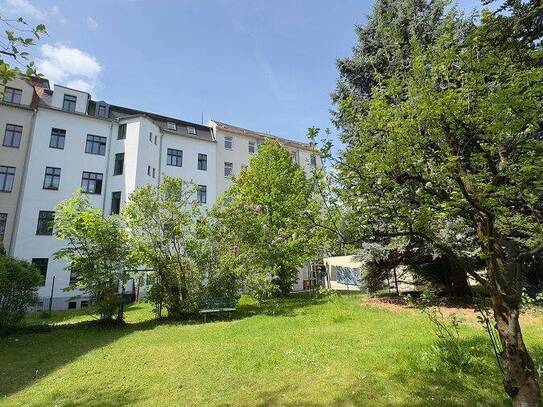 Großzügiges Dachgeschossapartment mit Einbauküche und schöner Aussicht!