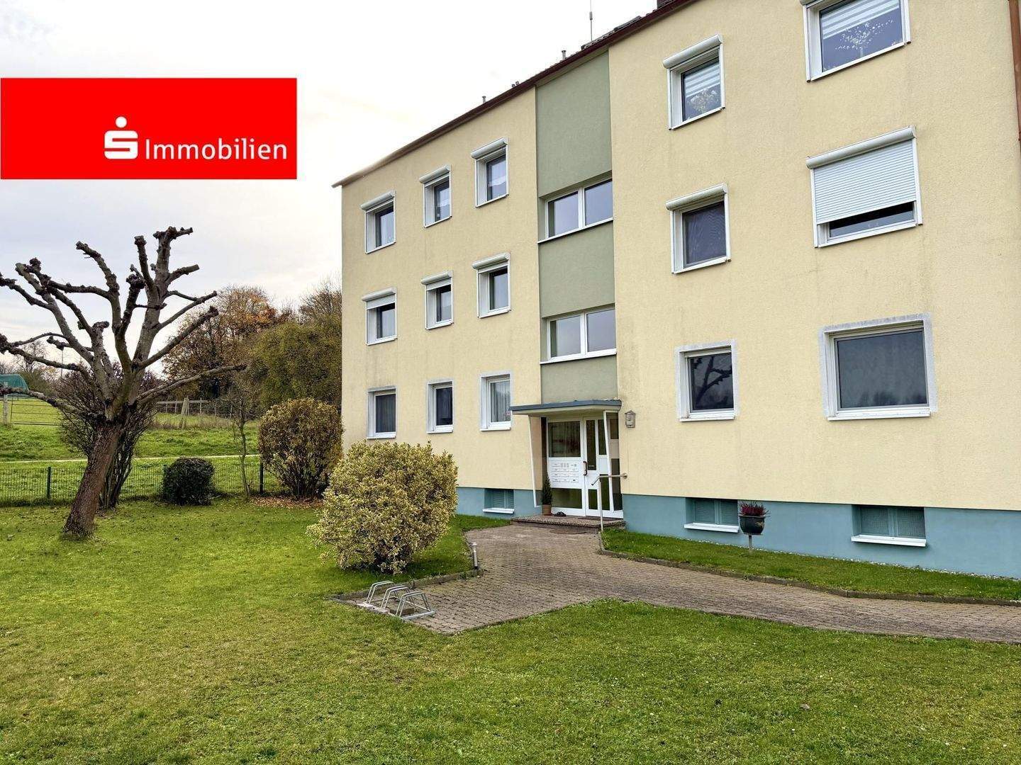 Schöne 3 Zi.-Wohnung mit Terrasse und Einzelgarage in direkter Feldrandlage!