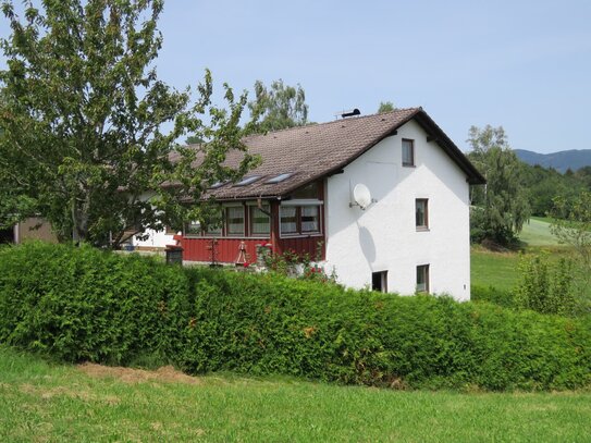 Einfamilienhaus mit Einliegerwohnung in ruhiger Ortsrandlage von Berg mit Aussicht ins Graflinger Tal