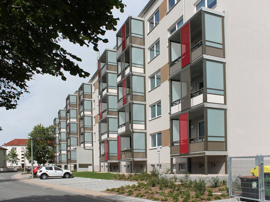 Große 4-Raum-Wohnung mit bodengleicher Dusche, Wanne und Balkon!