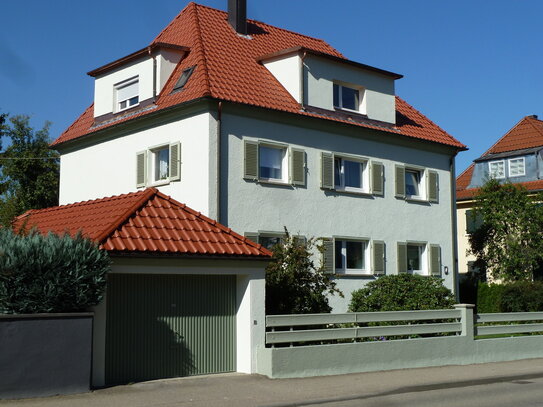 Traumwohnung: Großzügige helle 3 1/2 Zi, 95 m² Wfl., in einer Stadtvilla, Balkon mit Blick ins Grüne