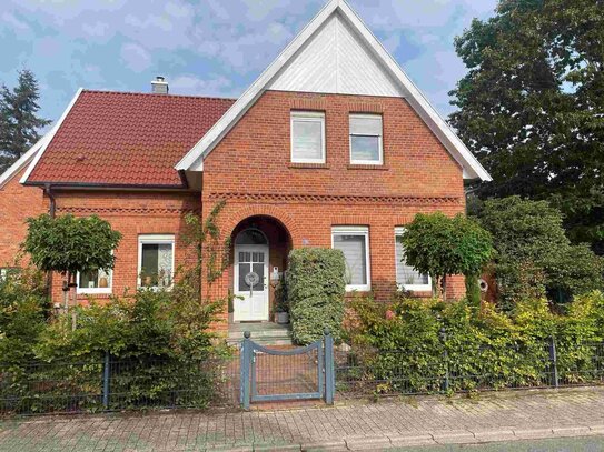 Großzügiges Einfamilienhaus mit Einbauküche und Terrasse in schöner Wohnlage