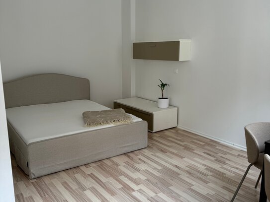 Helle und freundliche 1-Zimmer Wohnung – 35qm – mit Einbauküche und Stellplatz – zentral in Fürth mit komfortabler Anbi…