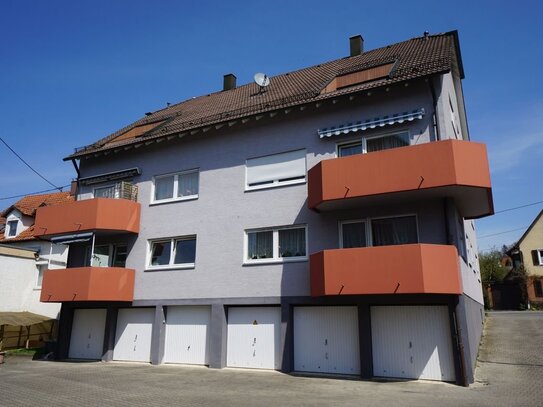 Helle, geräumige 3,5 Zimmer-Eigentumswohnung mit Balkon, Garage und 2 Pkw-Stellplätzen