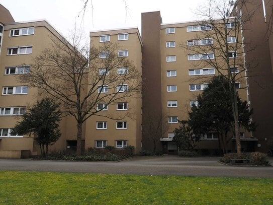 Freie 3 Zimmer Wohnung mit Loggia und Tiefgarage Nbg.-Galgenhof