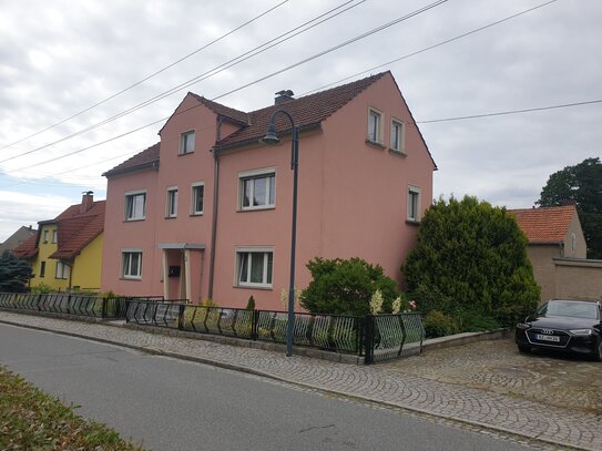 Zweifamilienhaus mit großzügigem Grundstück und Nebengelass (Garagen, Werkstatt, Scheune, Ställe ...)