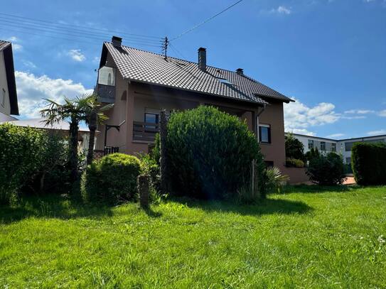 Ein oder Zweifamilienhaus mit Garten und Garage in ruhiger Lage