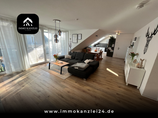 Moderne Dachgeschosswohnung mit Klimaanlage - 4 Zimmer und Balkon in Urloffen zur Miete!
