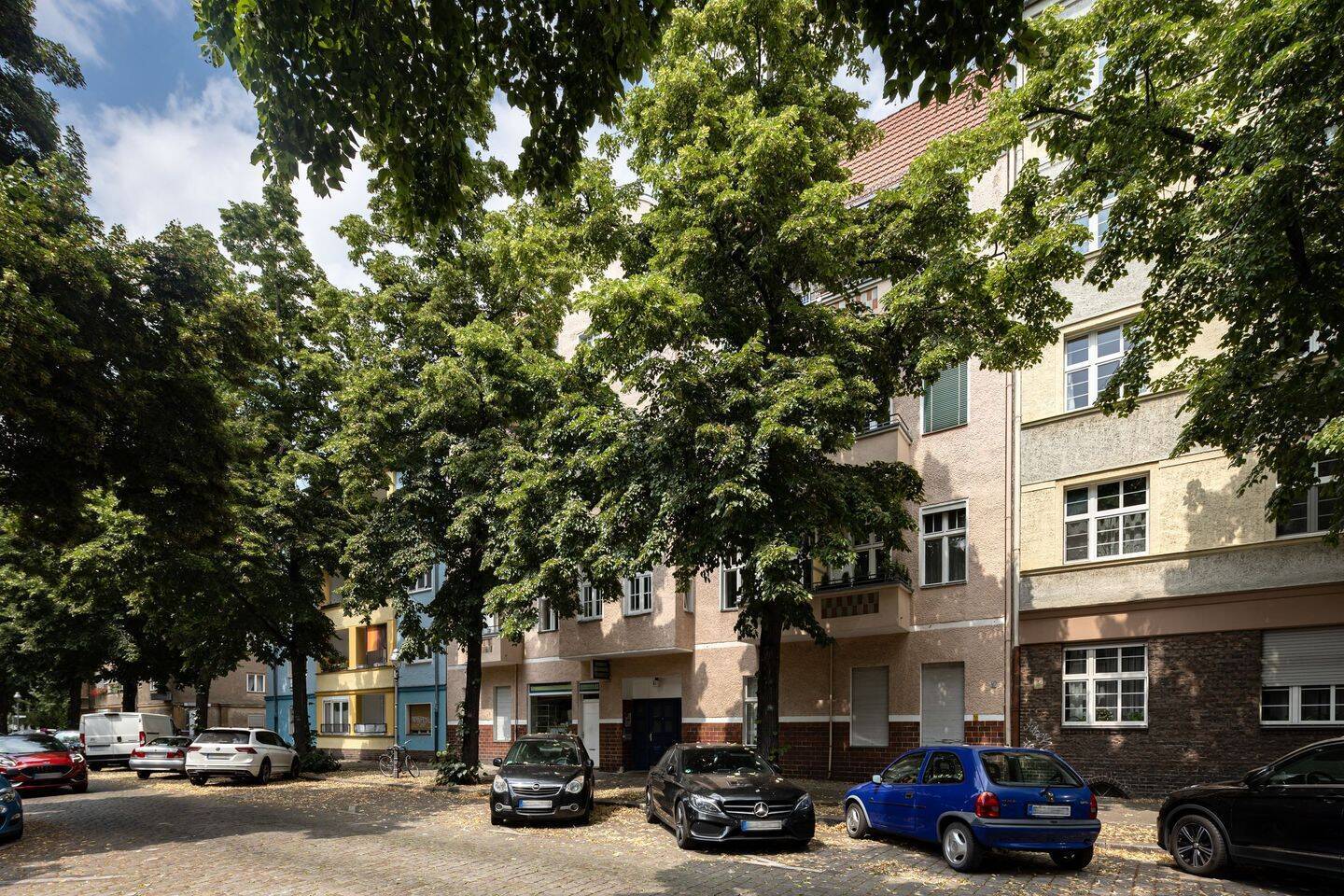 Großzügige 4-Zimmer-Wohnung im Altbau - ab sofort! - Photo 1
