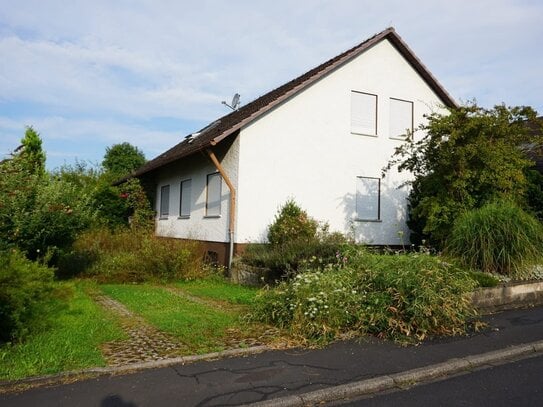 Zweifamilienhaus freistehend mit Terasse und Garten