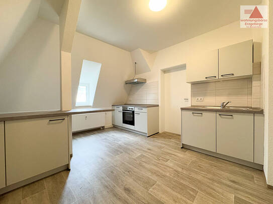 Frisch saniert - Moderne 3-Raum-Dachgeschosswohnung in Aue zu vermieten