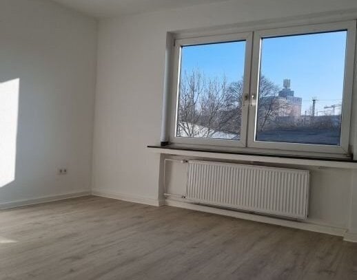 Helle geräumige 3 Zimmer Wohnung mit Blick auf den U-Turm, gerne an 3er Studenten WG zu vermieten!